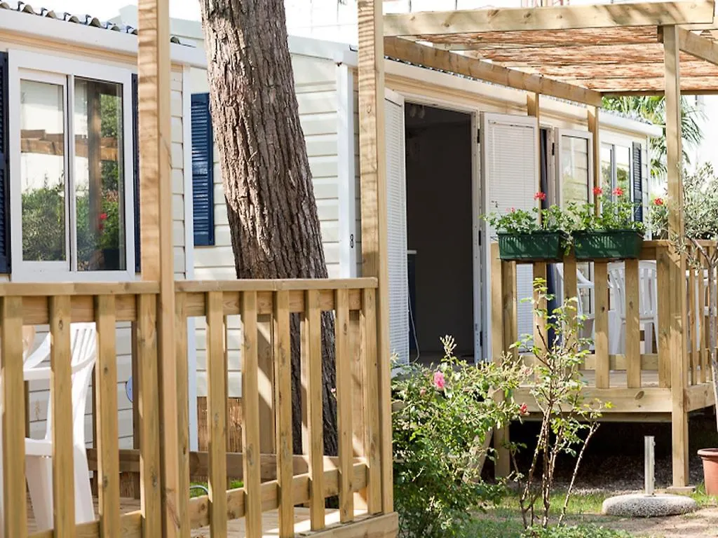 Campsite Camping Bergamini Villa Peschiera del Garda