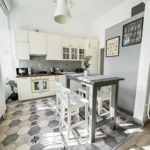 Dob Duplex , Budapest Ungheria